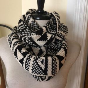 Figure 8 scarf
